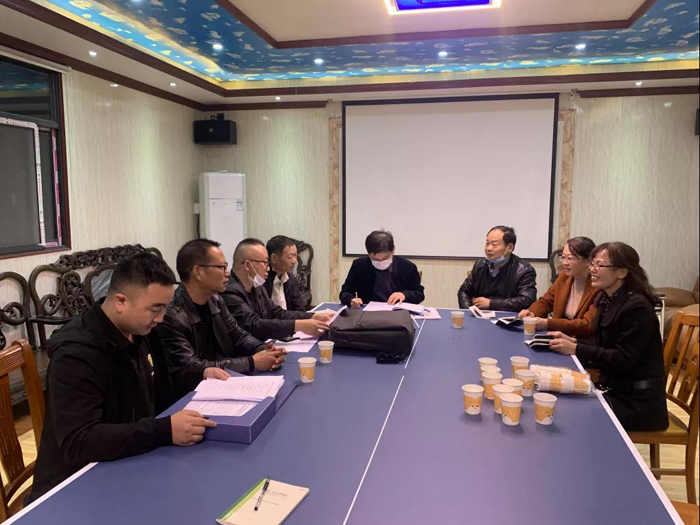 省、市、區(qū)殘聯(lián)**一行來十堰恐龍化工環(huán)氧地坪施工廠家檢查指導工作